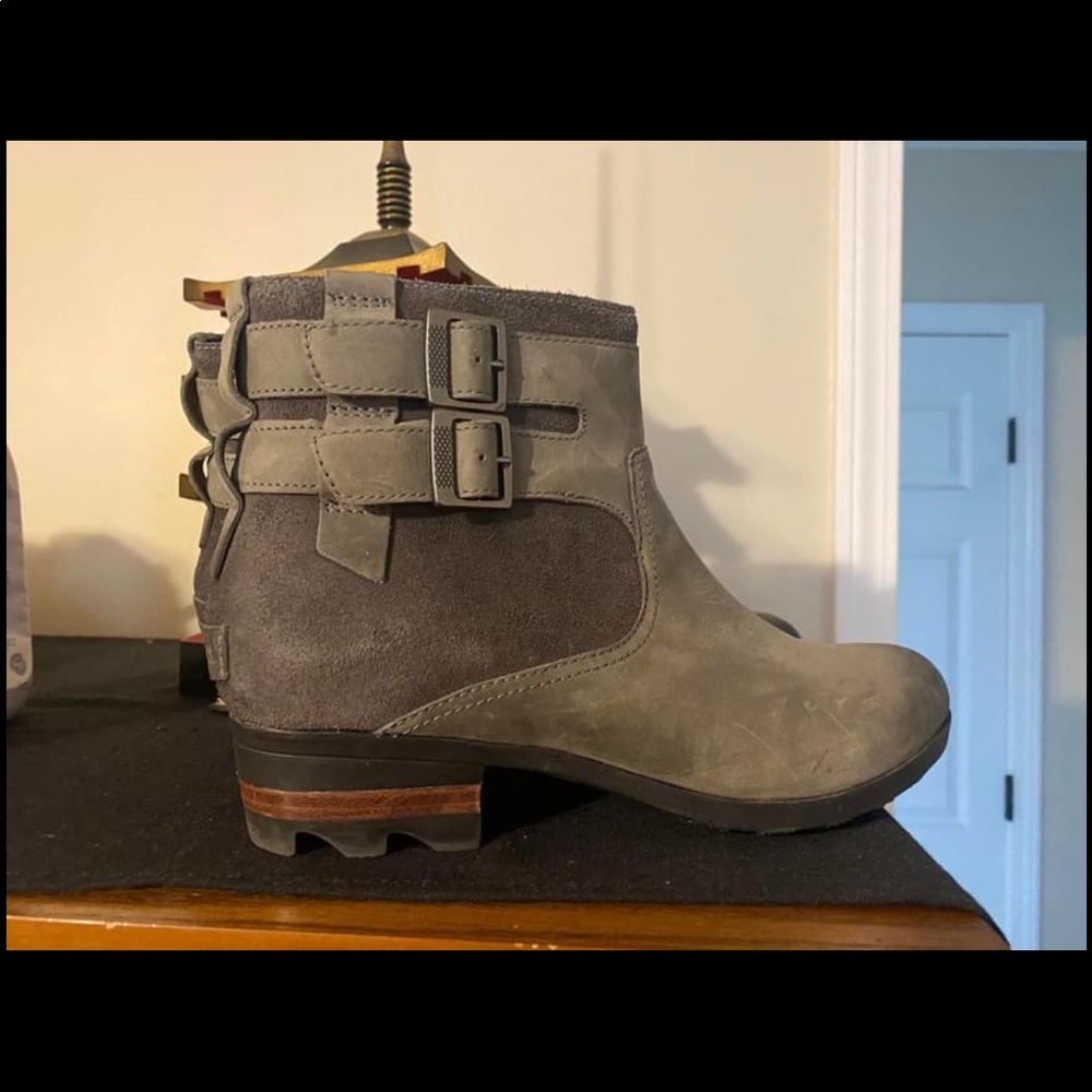 Sorrel gray suede booties